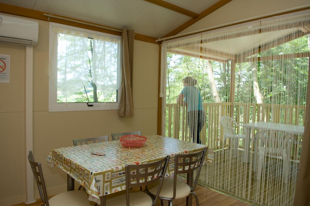 Le Bourdieu Hotell Durfort  Rom bilde